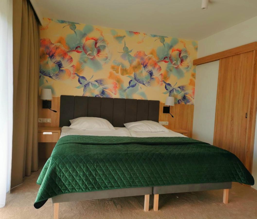 Hotel Skal Medi Spa & Resort 尤斯托尼莫斯基 外观 照片