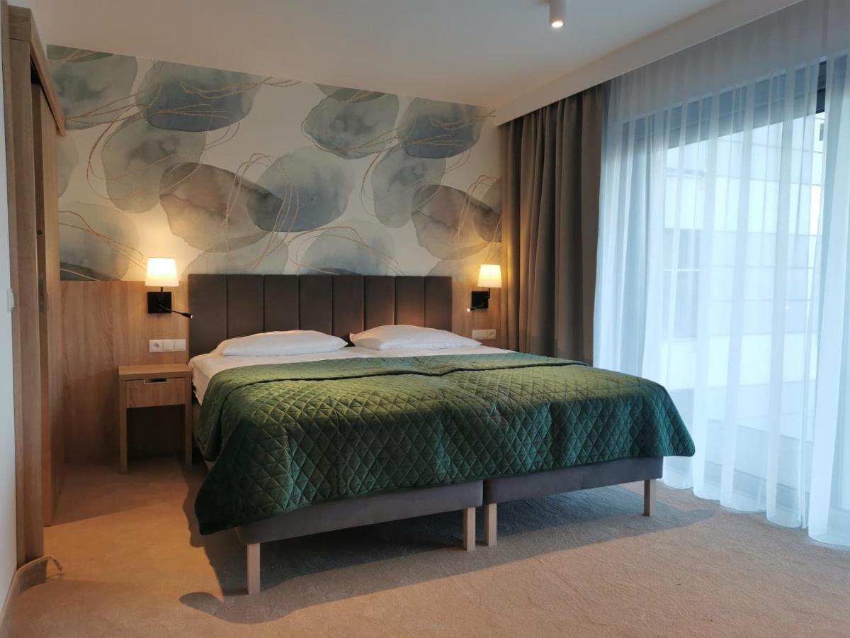 Hotel Skal Medi Spa & Resort 尤斯托尼莫斯基 外观 照片