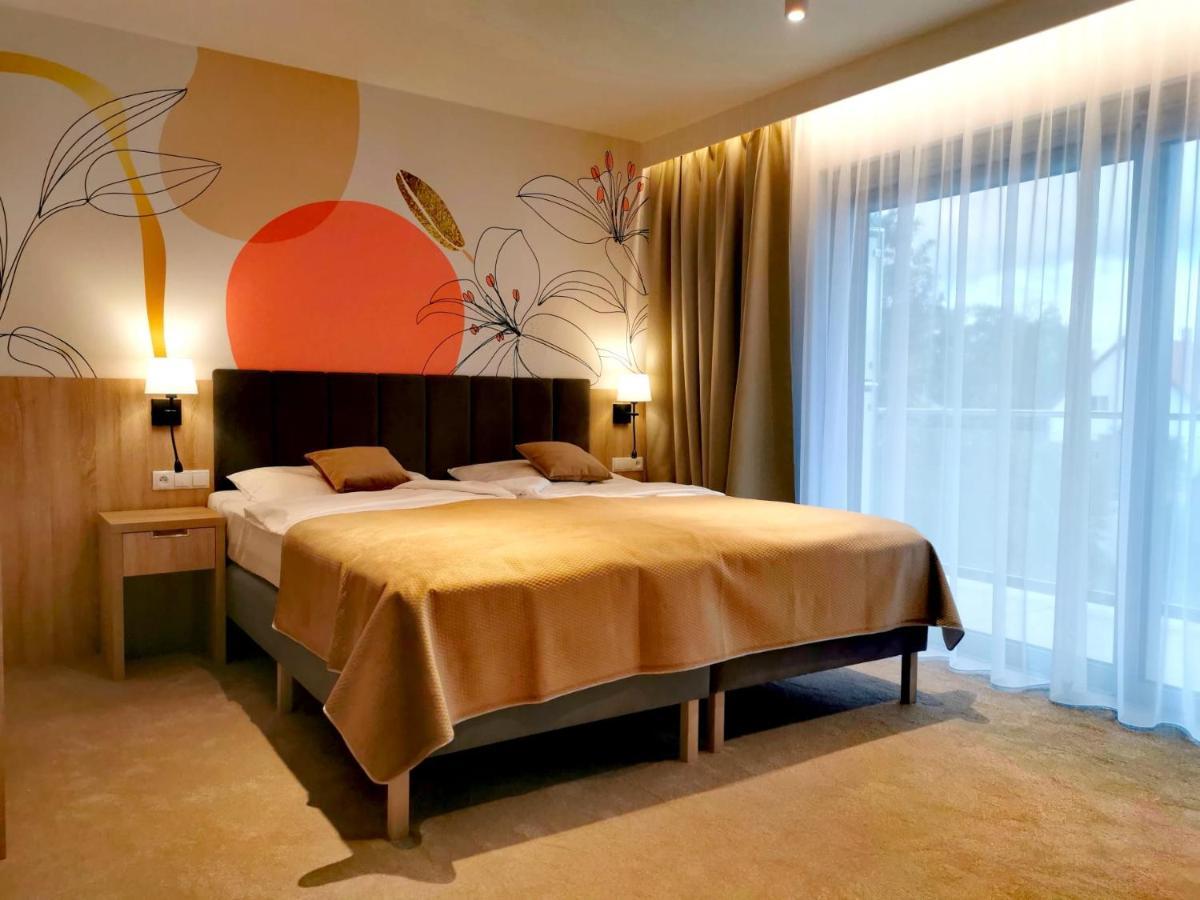 Hotel Skal Medi Spa & Resort 尤斯托尼莫斯基 外观 照片