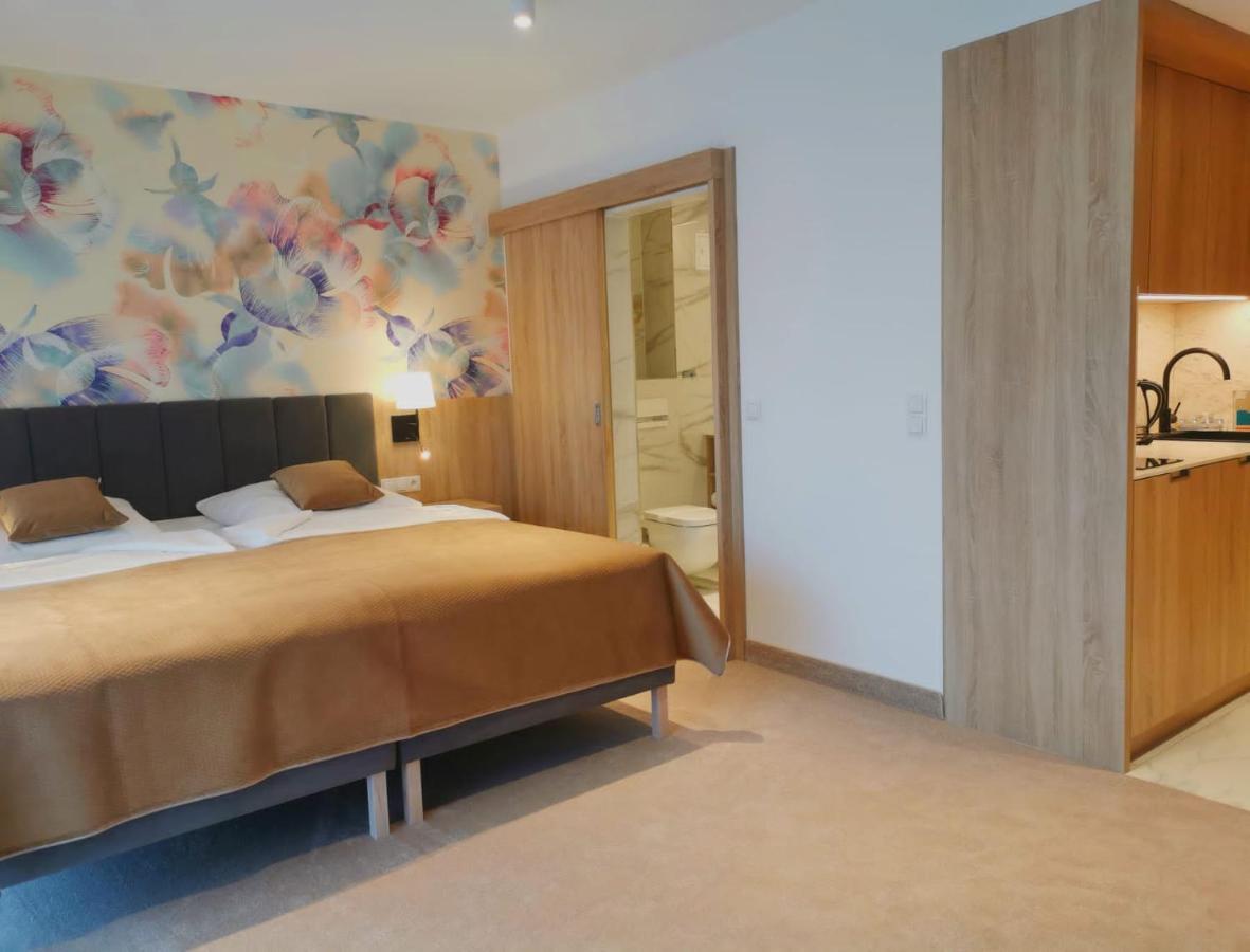 Hotel Skal Medi Spa & Resort 尤斯托尼莫斯基 外观 照片