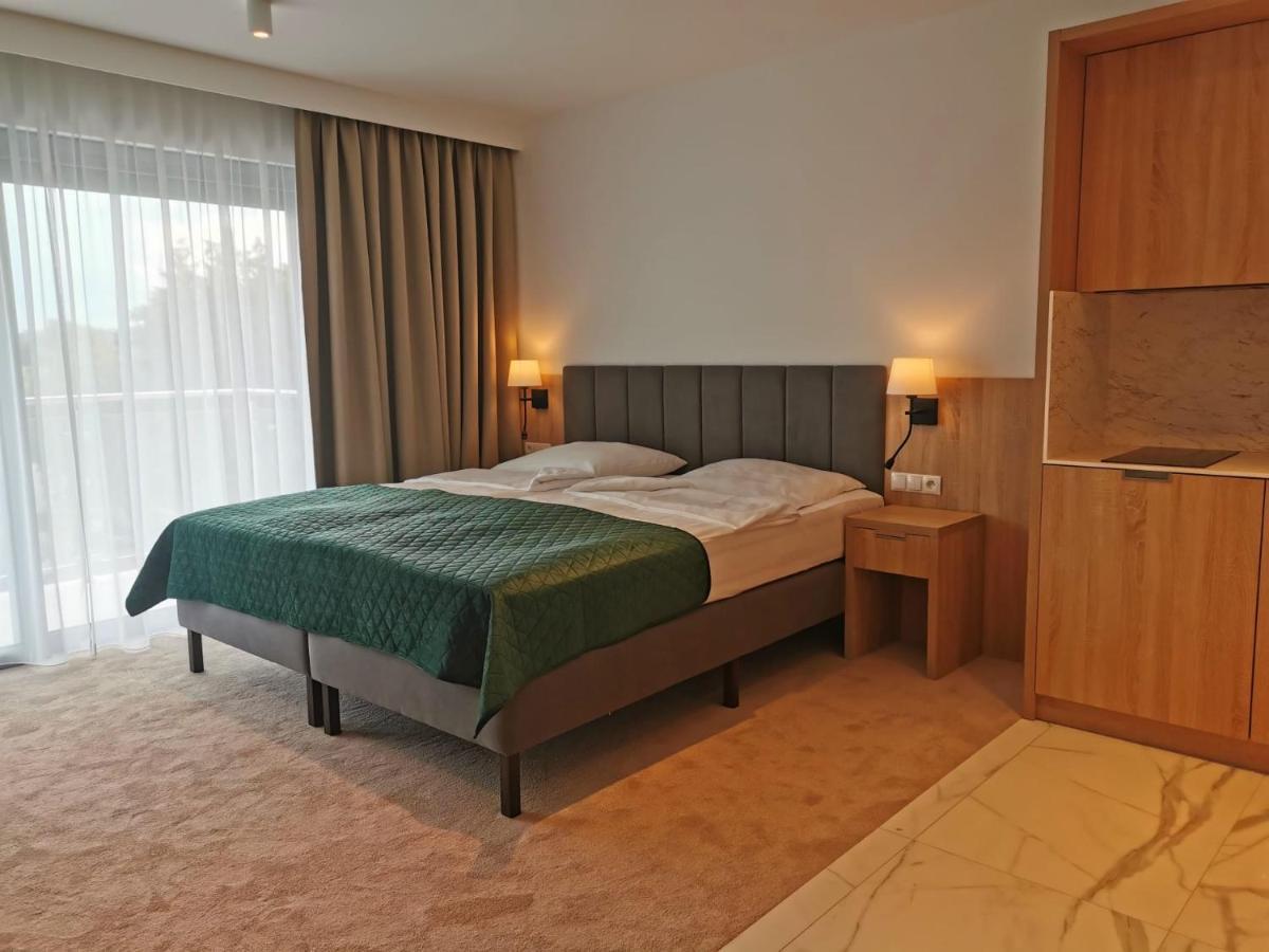 Hotel Skal Medi Spa & Resort 尤斯托尼莫斯基 外观 照片