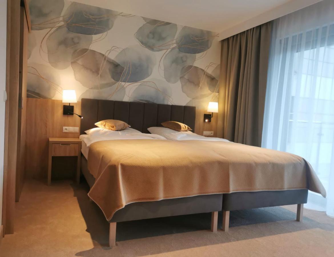 Hotel Skal Medi Spa & Resort 尤斯托尼莫斯基 外观 照片
