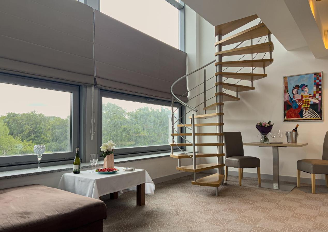 Hotel Skal Medi Spa & Resort 尤斯托尼莫斯基 外观 照片