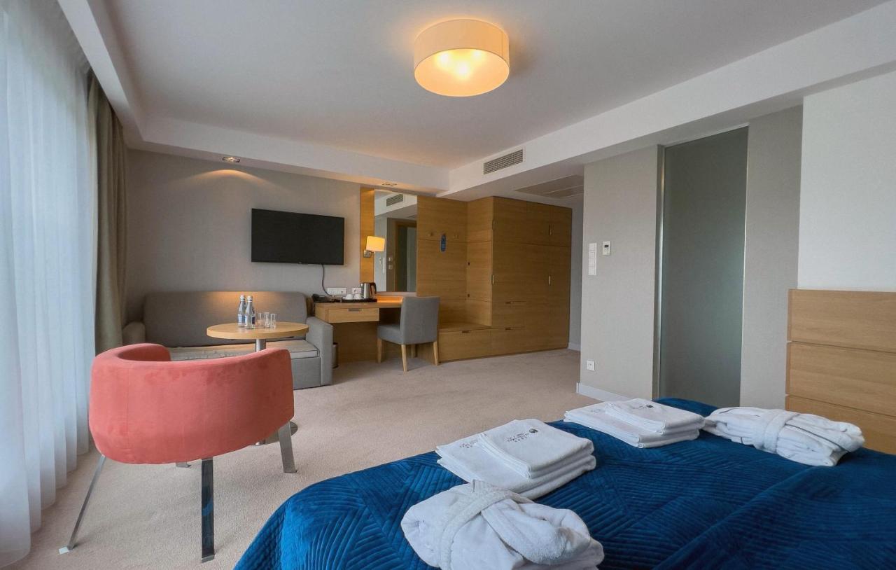 Hotel Skal Medi Spa & Resort 尤斯托尼莫斯基 外观 照片