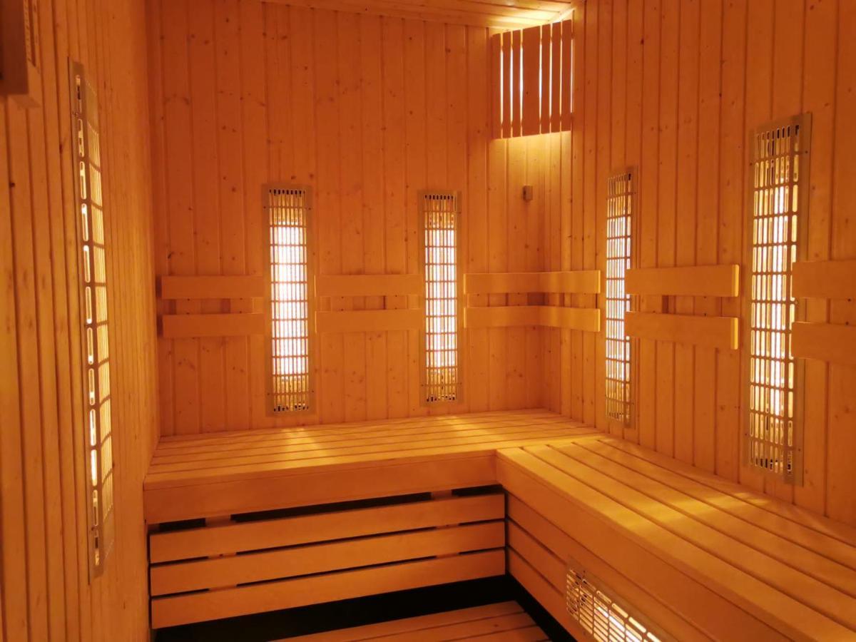 Hotel Skal Medi Spa & Resort 尤斯托尼莫斯基 外观 照片