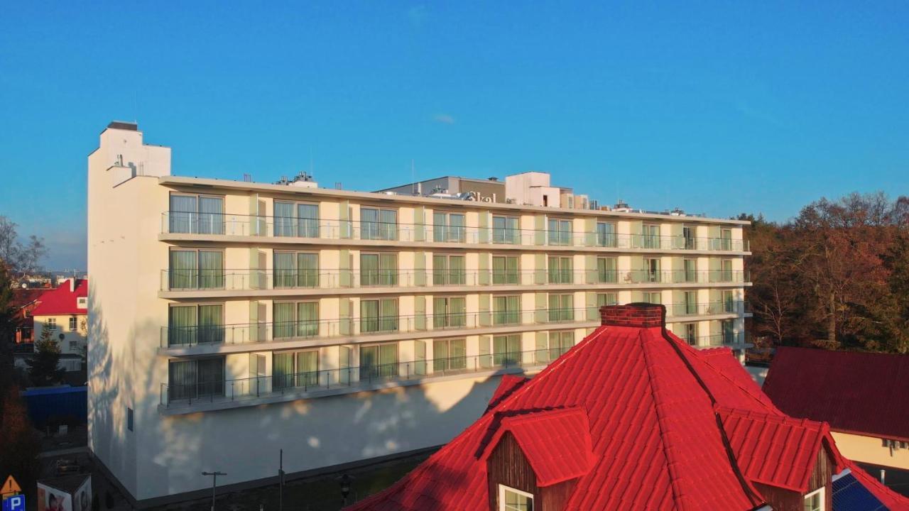 Hotel Skal Medi Spa & Resort 尤斯托尼莫斯基 外观 照片